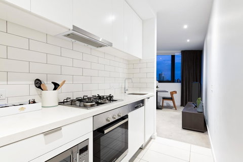 Experience Bella Hotel Apartments - Palm Beach Accommodation 3