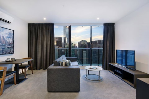 Experience Bella Hotel Apartments - Palm Beach Accommodation 12