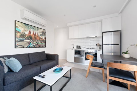 Experience Bella Hotel Apartments - Palm Beach Accommodation 2