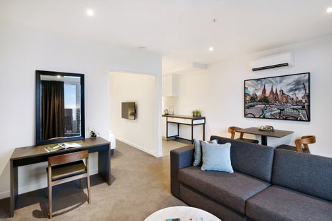 Experience Bella Hotel Apartments - Palm Beach Accommodation 31