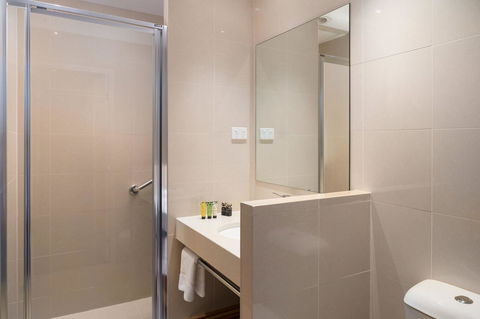 The Victoria Hotel - Palm Beach Accommodation 9