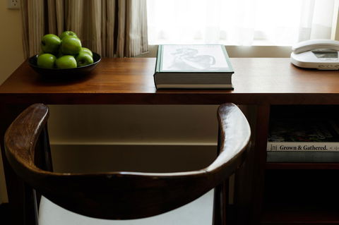 The Victoria Hotel - Palm Beach Accommodation 28
