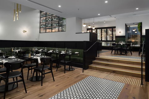 The Victoria Hotel - Palm Beach Accommodation 7