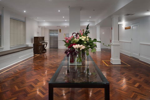 The Victoria Hotel - Palm Beach Accommodation 12