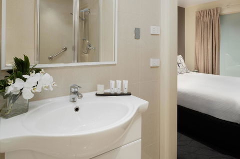 The Victoria Hotel - Palm Beach Accommodation 36