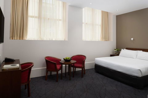 The Victoria Hotel - Palm Beach Accommodation 11