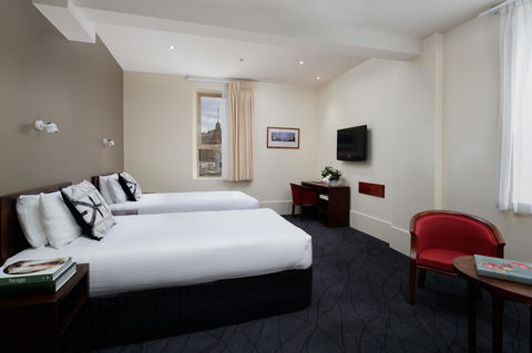 The Victoria Hotel - Palm Beach Accommodation 39
