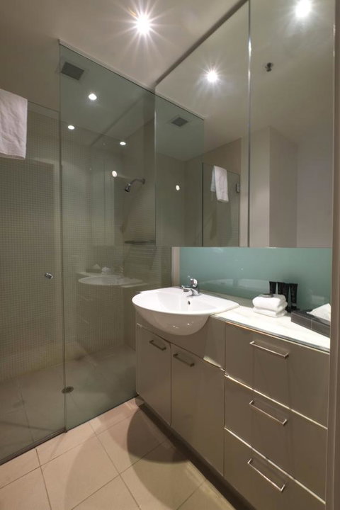 ACD Apartments - Palm Beach Accommodation 2