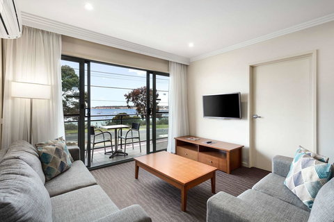 Quality Hotel Bayside Geelong - Palm Beach Accommodation 1