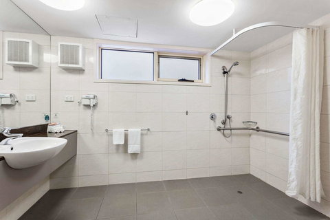 Quality Hotel Bayside Geelong - Palm Beach Accommodation 13