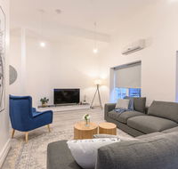 Unique 3 Bedroom Central CBD Townhouse - Palm Beach Accommodation
