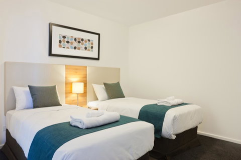 28 Nights Apartments - Palm Beach Accommodation 8