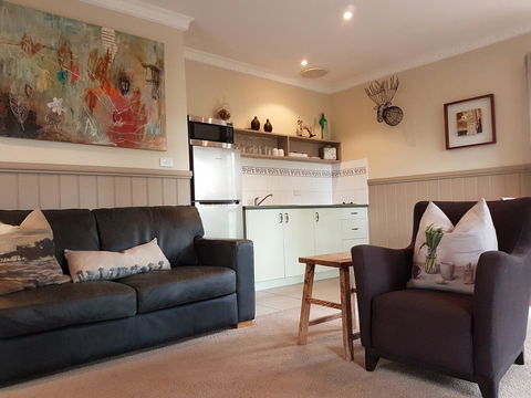 Tangenong Cottages - Palm Beach Accommodation 13