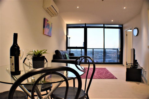 Royal Stays Apartments Melbourne- Southbank - Palm Beach Accommodation 2