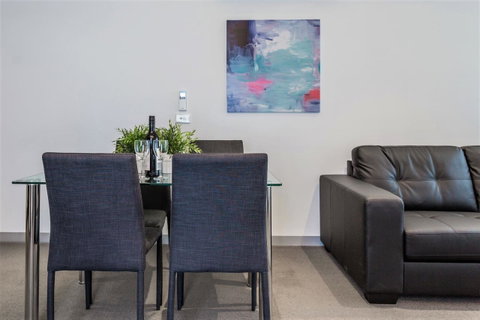 Royal Stays Apartments Melbourne- Southbank - Palm Beach Accommodation 14