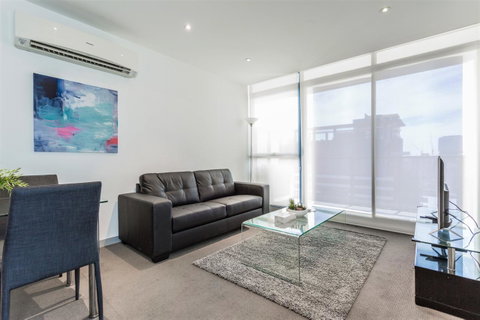 Royal Stays Apartments Melbourne- Southbank - Palm Beach Accommodation 15