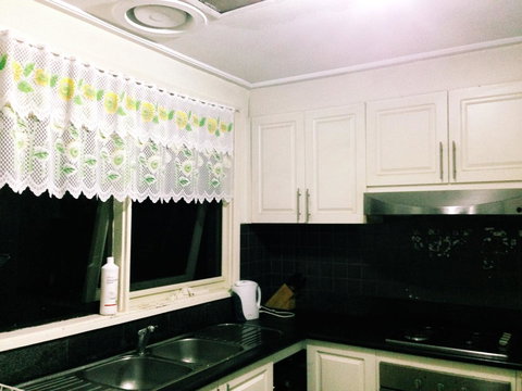 Doncaster Westfield Home Stay - Palm Beach Accommodation 10