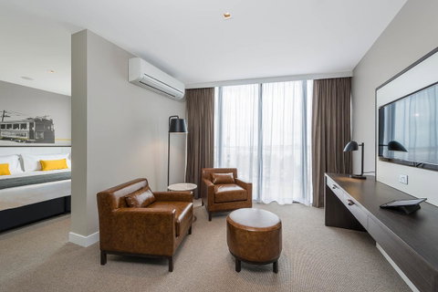 Peppers Docklands - Palm Beach Accommodation 28