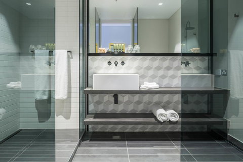 Peppers Docklands - Palm Beach Accommodation 6