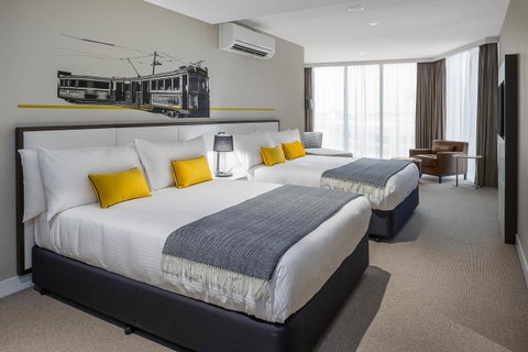 Peppers Docklands - Palm Beach Accommodation 7