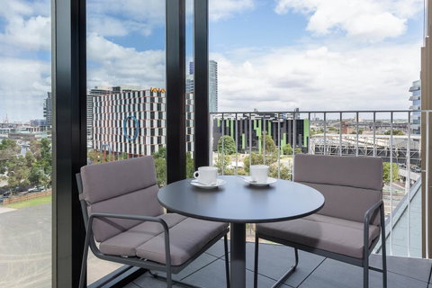 Peppers Docklands - Palm Beach Accommodation 4
