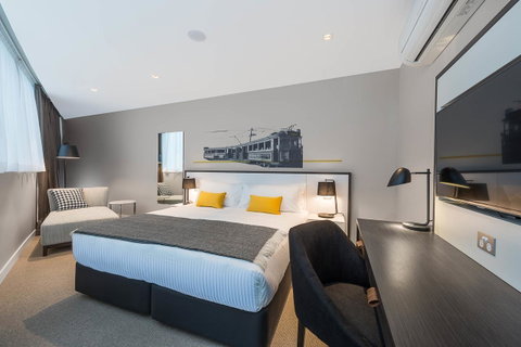 Peppers Docklands - Palm Beach Accommodation 5