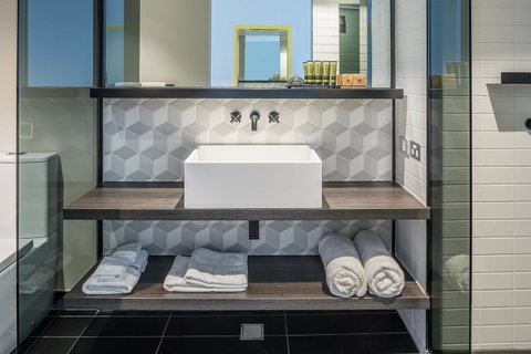 Peppers Docklands - Palm Beach Accommodation 27