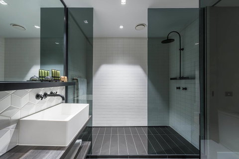 Peppers Docklands - Palm Beach Accommodation 21