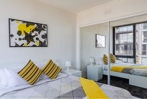 225 Melbourne Tower - Palm Beach Accommodation 2