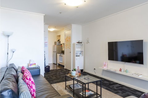 225 Melbourne Tower - Palm Beach Accommodation 5