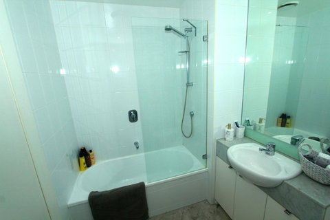 225 Melbourne Tower - Palm Beach Accommodation 21