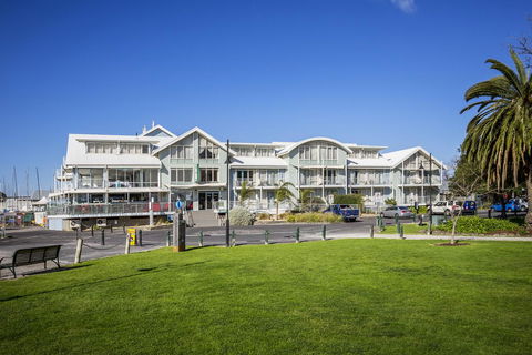 Aligned Corporate Residences Williamstown - Palm Beach Accommodation 3