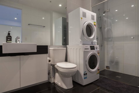 Southbank Biz-Biz Hotel Apartment - Palm Beach Accommodation 9