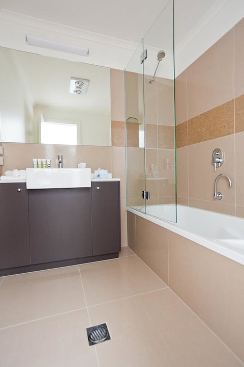 Bairnsdale International - Palm Beach Accommodation 4