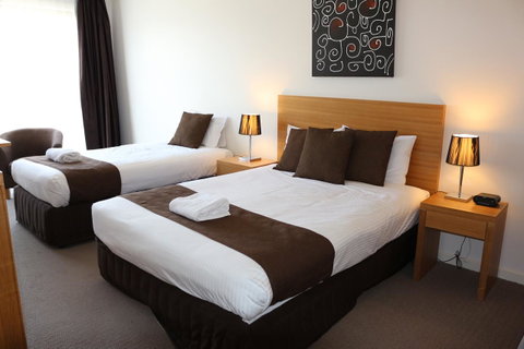 Bairnsdale International - Palm Beach Accommodation 12