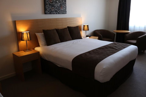Bairnsdale International - Palm Beach Accommodation 11