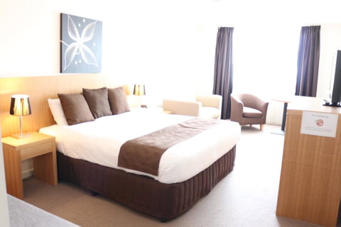Bairnsdale International - Palm Beach Accommodation 10