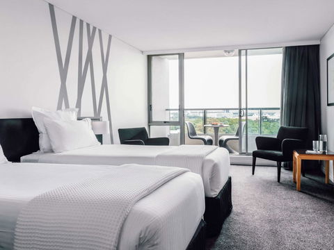 Quay West Suites Melbourne - Palm Beach Accommodation 8