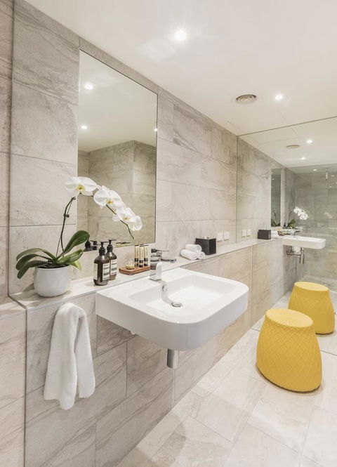 Quay West Suites Melbourne - Palm Beach Accommodation 4