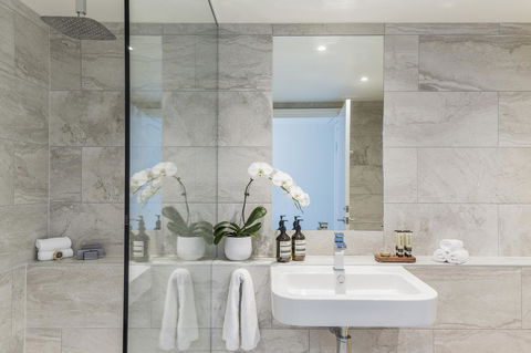 Quay West Suites Melbourne - Palm Beach Accommodation 11