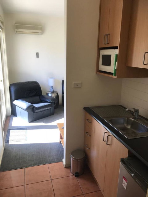 Lakeside Conti Villas - Palm Beach Accommodation 9