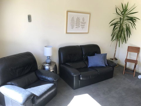 Lakeside Conti Villas - Palm Beach Accommodation 13