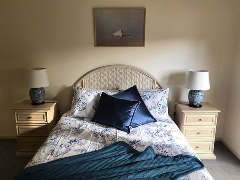 Lakeside Conti Villas - Palm Beach Accommodation 6