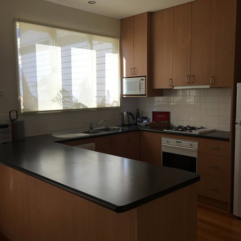 Lakeside Conti Villas - Palm Beach Accommodation 5