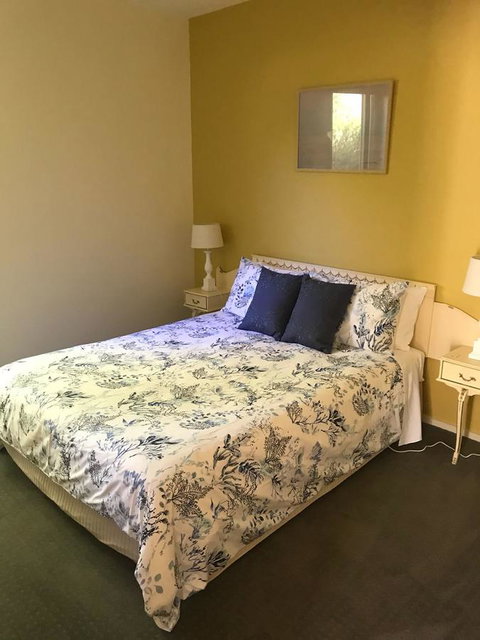 Lakeside Conti Villas - Palm Beach Accommodation 10