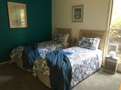 Lakeside Conti Villas - Palm Beach Accommodation 7