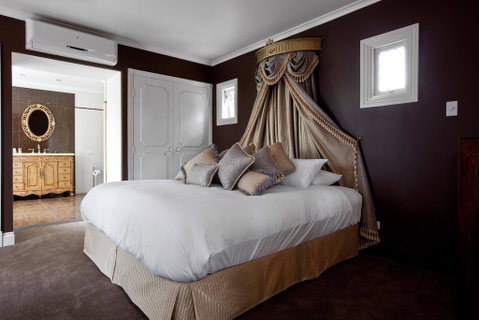 The Castle On Tamborine - Palm Beach Accommodation 1