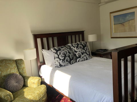The Corner Hotel Alexandra - Palm Beach Accommodation 2