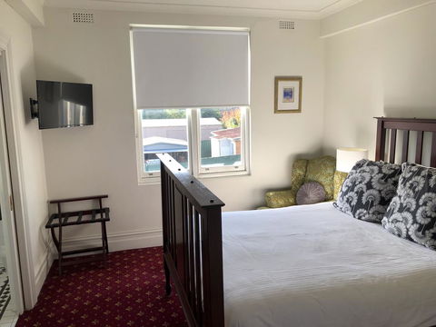 The Corner Hotel Alexandra - Palm Beach Accommodation 1