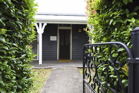 The Grey House - Palm Beach Accommodation 2